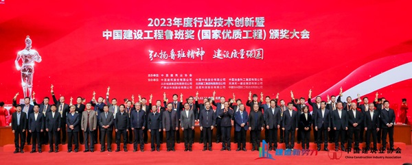 2总经理祝建明代表完美（中国）官方接受表彰.jpg
