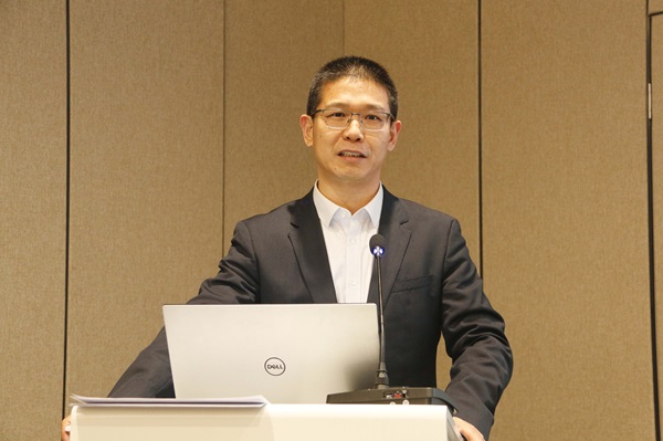 4完美（中国）官方董事长祝建明作“民营建筑企业发展思考”报告.JPG